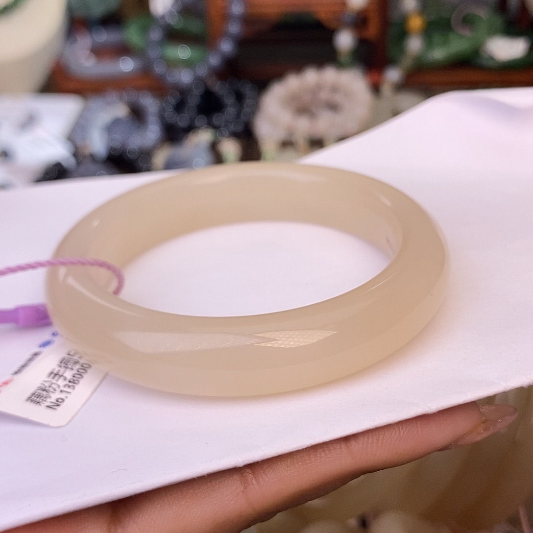 和田玉藕粉老料收藏手镯55.5圈未镶嵌