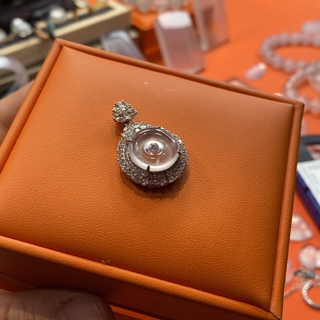 石英质玉吊坠未镶嵌