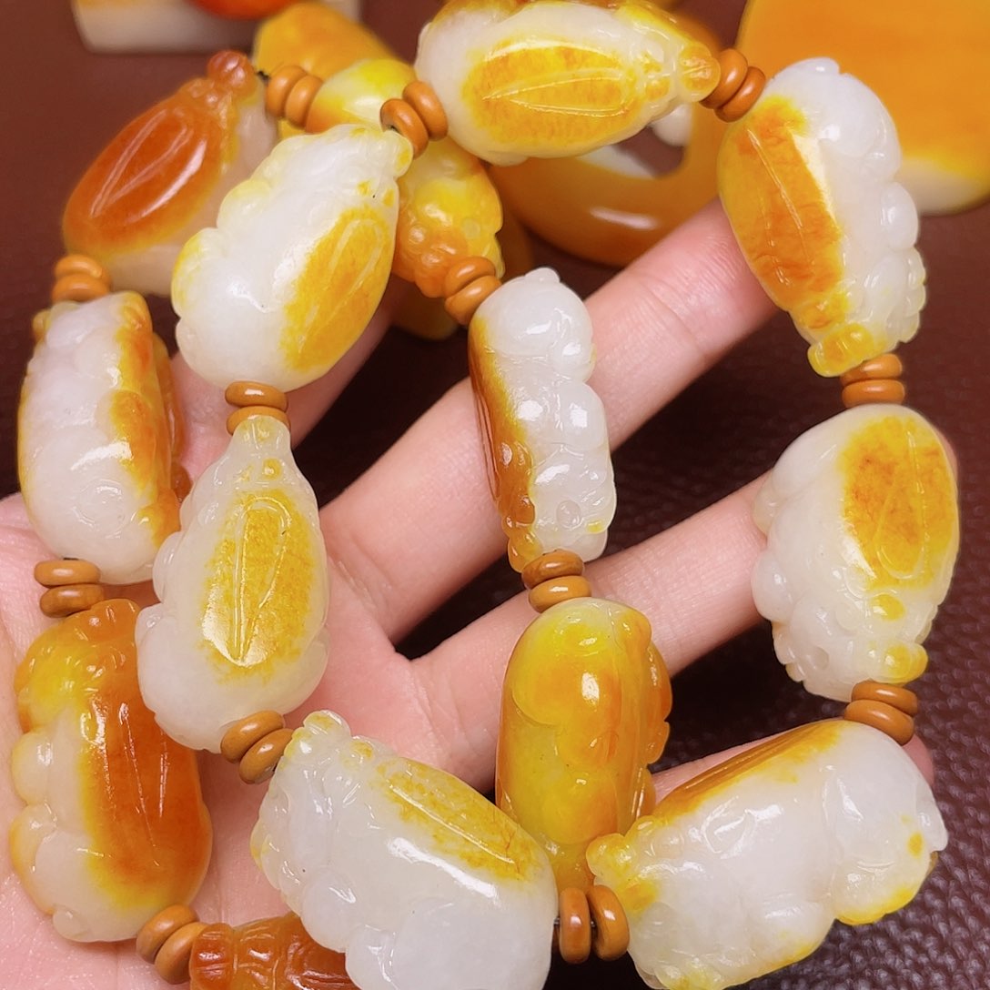 和田玉颈饰未镶嵌心**神