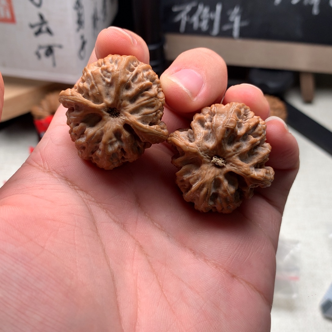 文玩核桃吊坠36苹果园