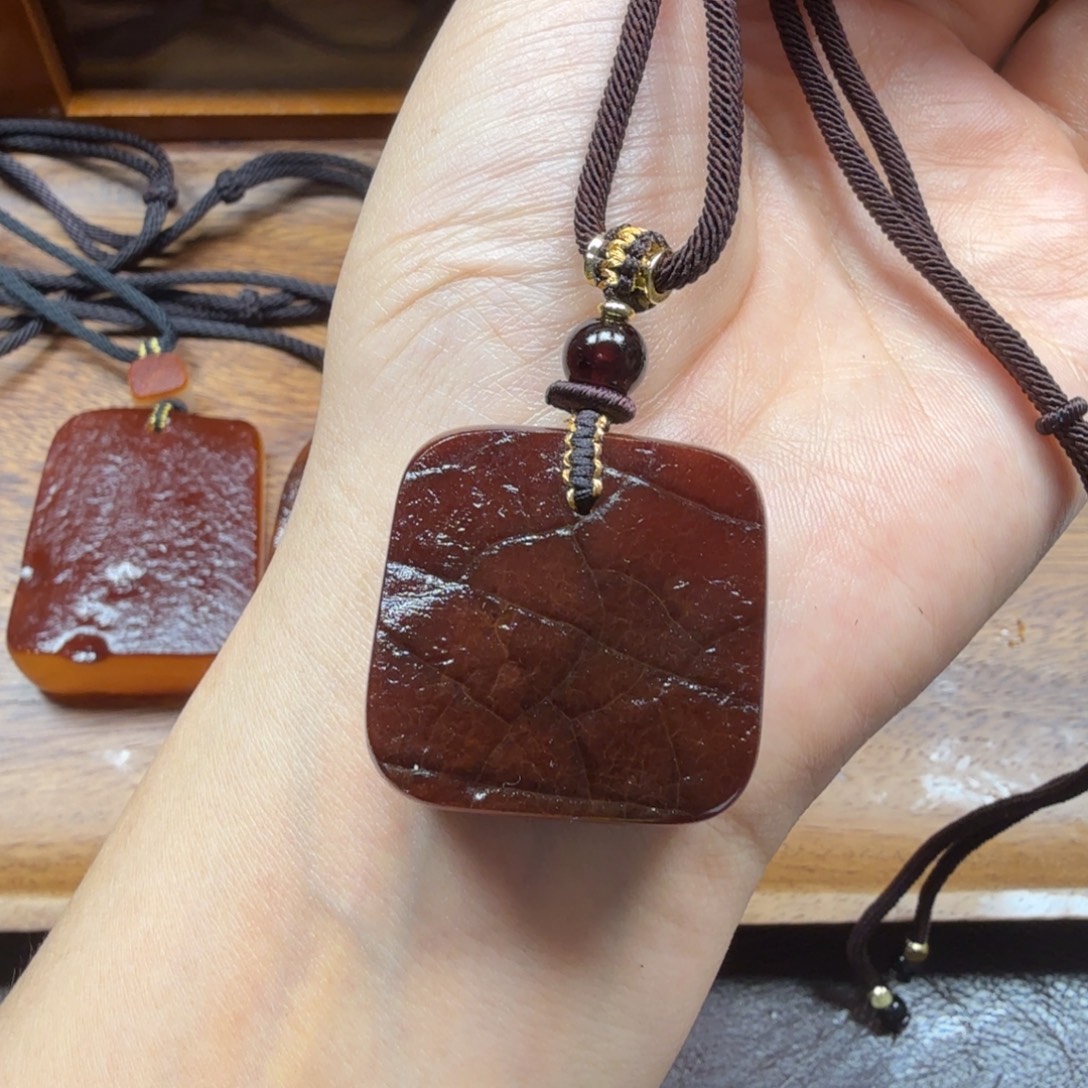 琥珀吊坠(赠链)未镶嵌