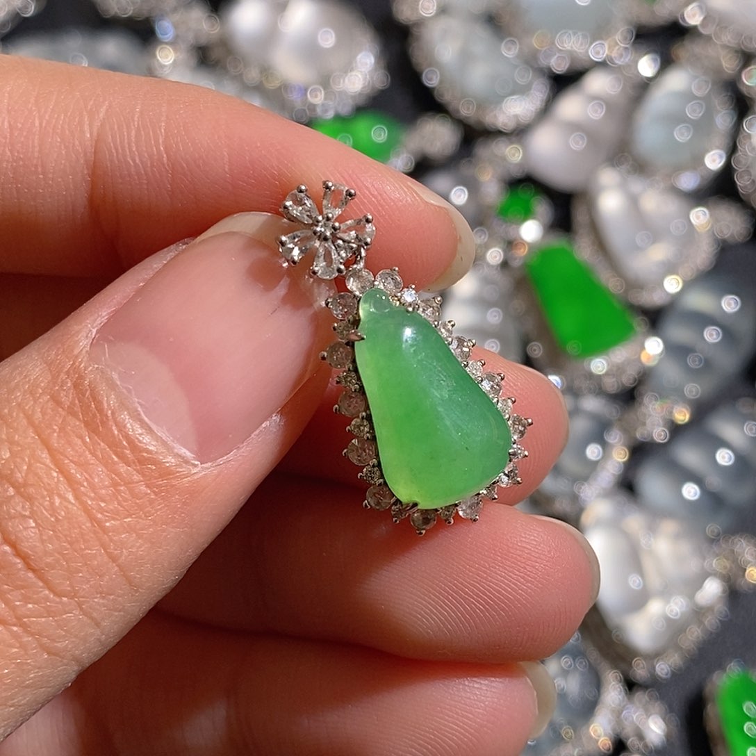 翡翠颈饰18K金镶嵌天然缅甸A货翡翠