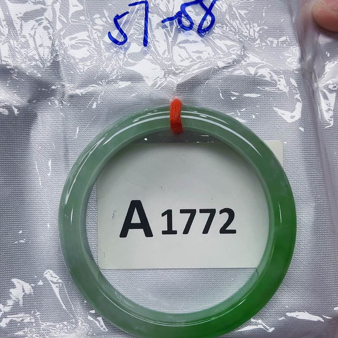 翡翠手镯未镶嵌多样性
