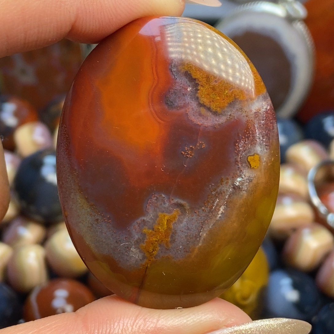 玛瑙/玉髓颈饰未镶嵌战国红