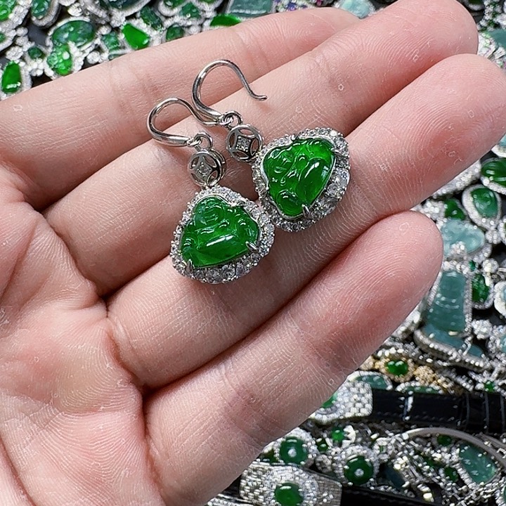 翡翠颈饰未镶嵌天然A货翡翠放漏