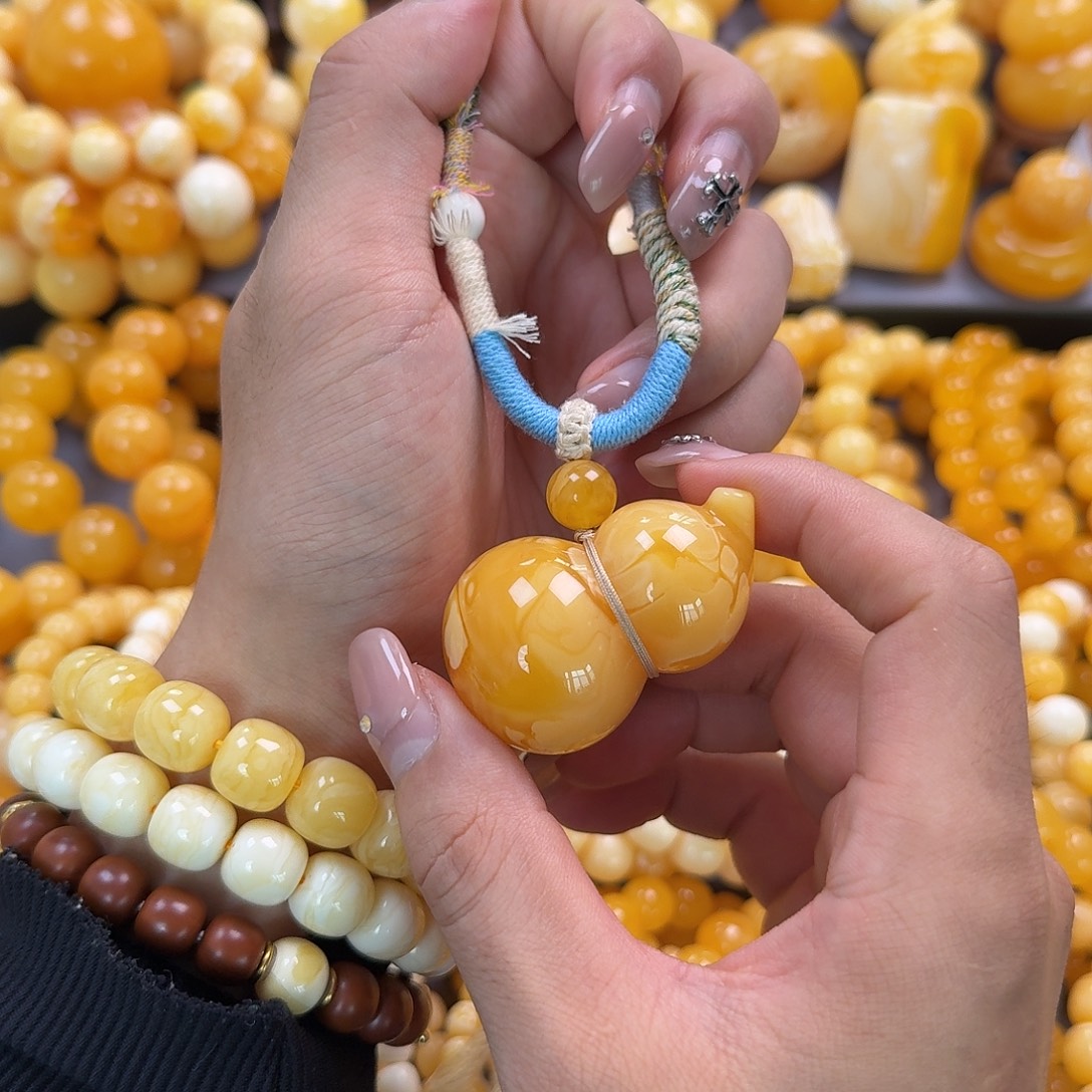 蜜蜡未镶嵌珠宝奇石26g