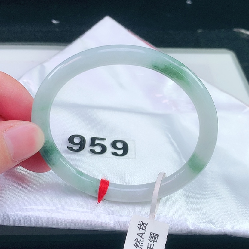 【闪购商品】未镶嵌手镯（贵妃镯）翡翠959