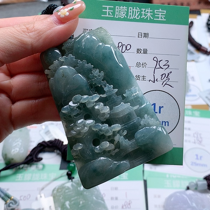 翡翠挂件未镶嵌翡翠