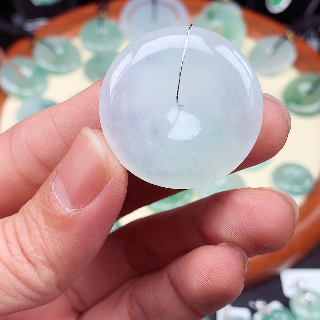 翡翠颈饰未镶嵌平安扣