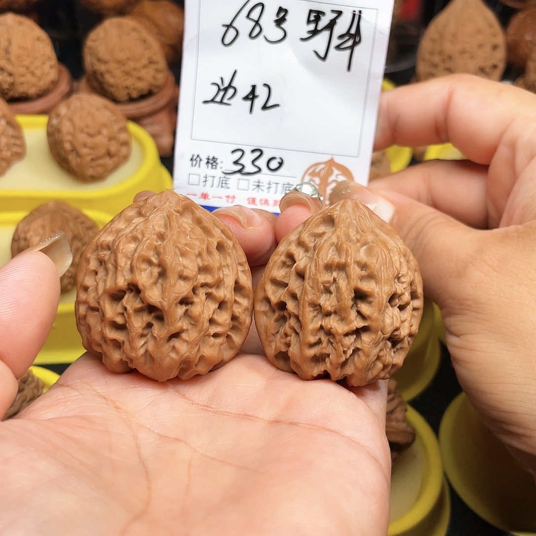 吊坠文玩核桃68号野牛