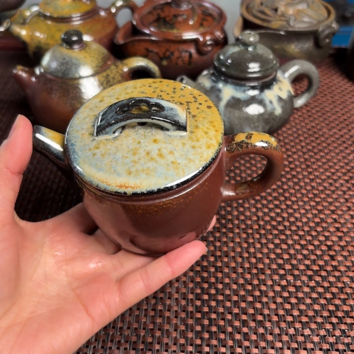 紫砂茶杯中汉瓦壶200 C