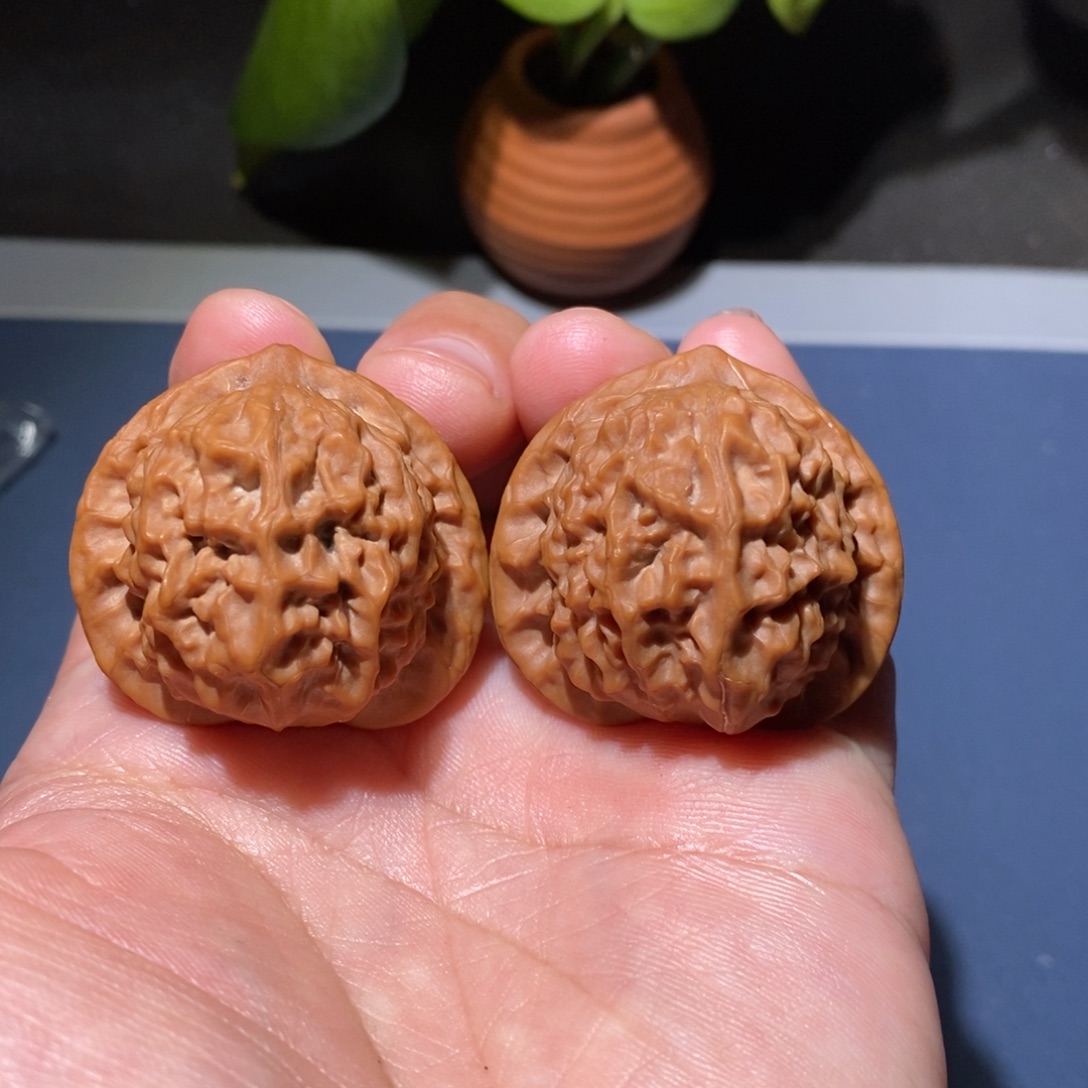 文玩核桃吊坠瓷娃娃36