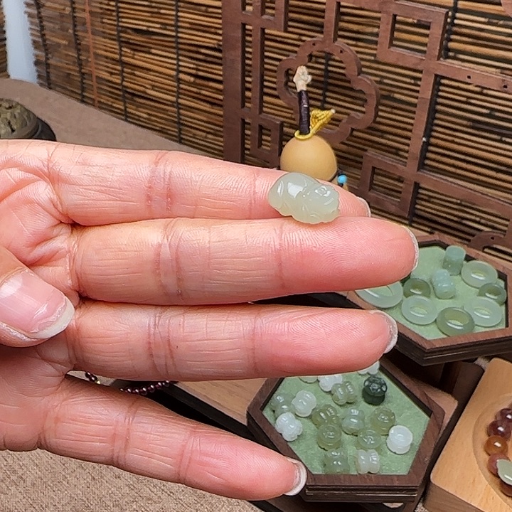 和田玉未镶嵌挂件貔貅