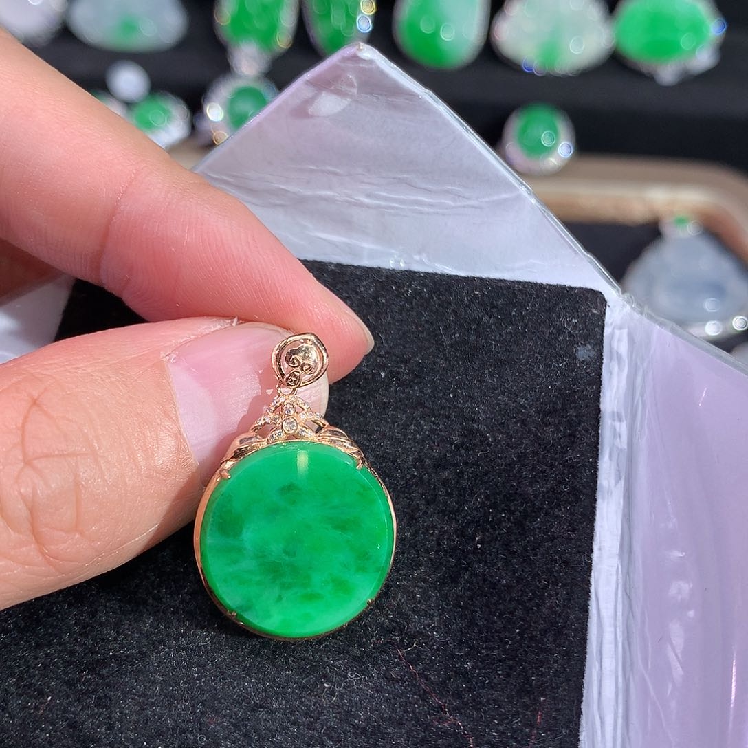 翡翠吊坠(不含链)18K金镶嵌