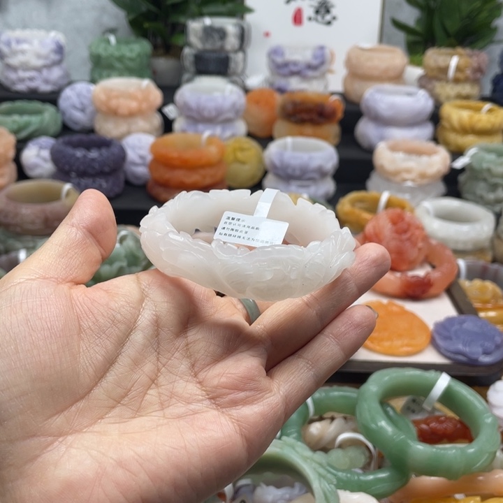 鸿***雁石英质玉未镶嵌手镯