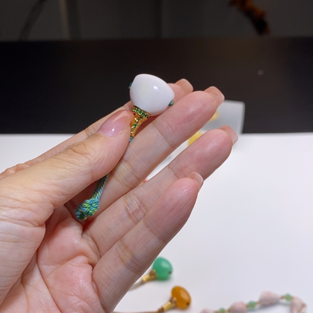 石英质玉（缅黄）未镶嵌颈饰