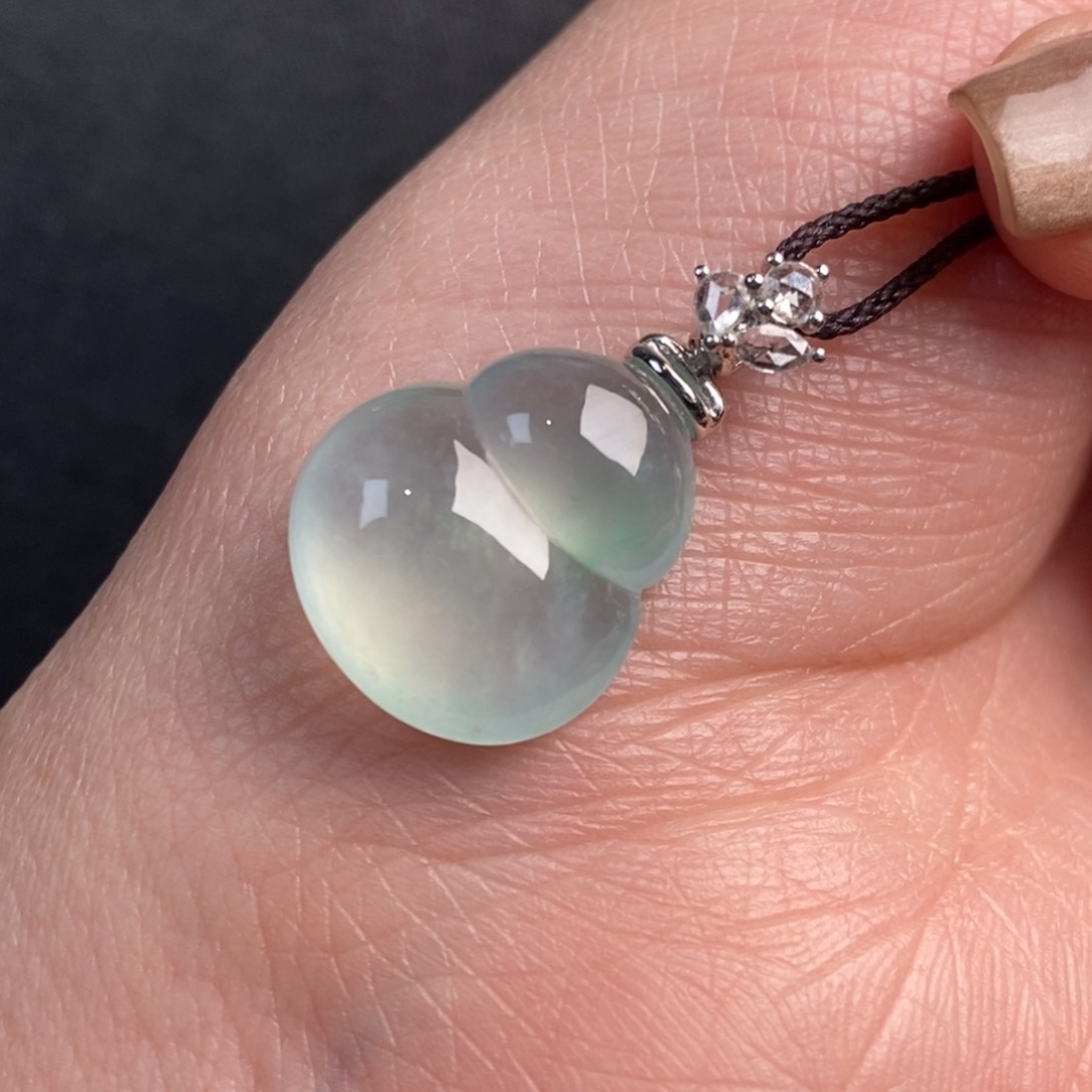 翡翠颈饰18K金镶嵌翡翠葫芦吊坠