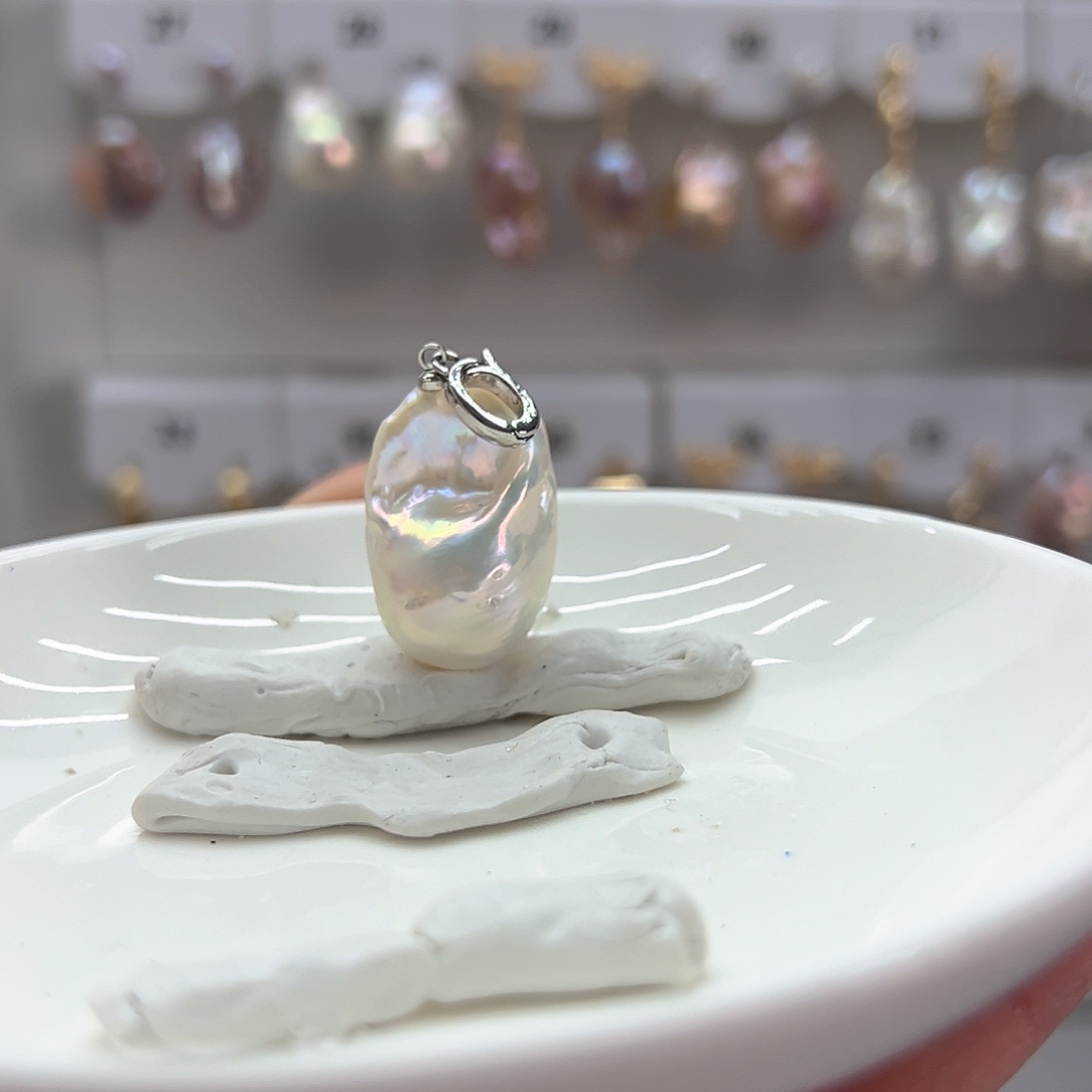 淡水珍珠银S925镶嵌耳饰