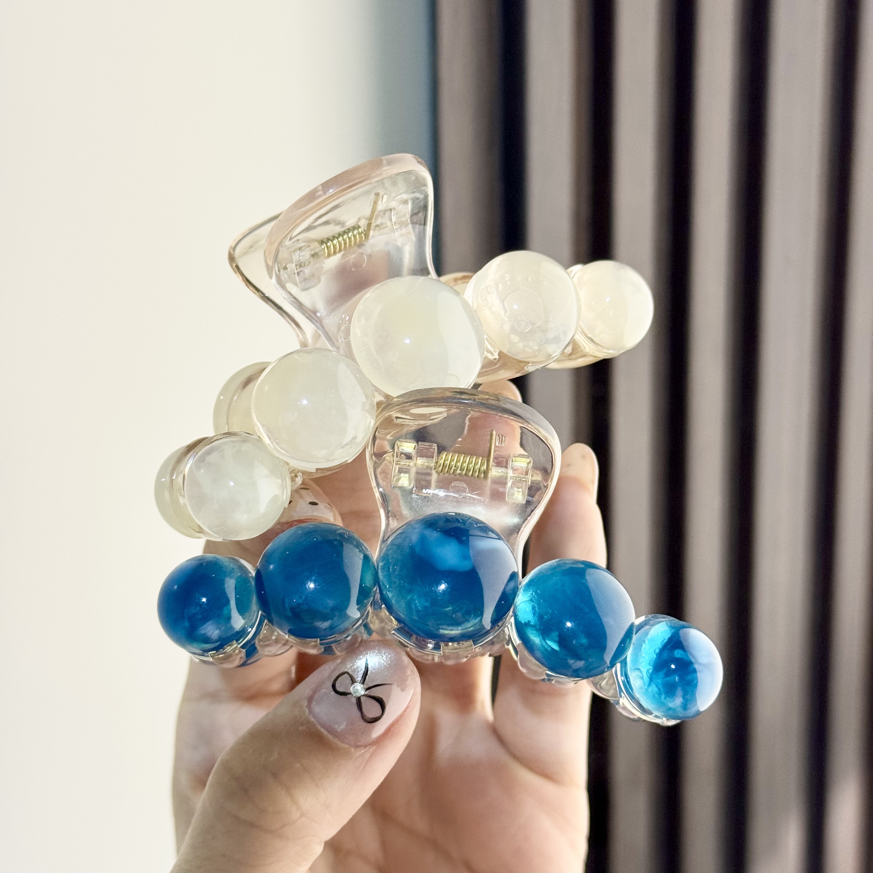 东大门 韩系大理石果冻感珍珠抓夹精致清透温柔发饰1054