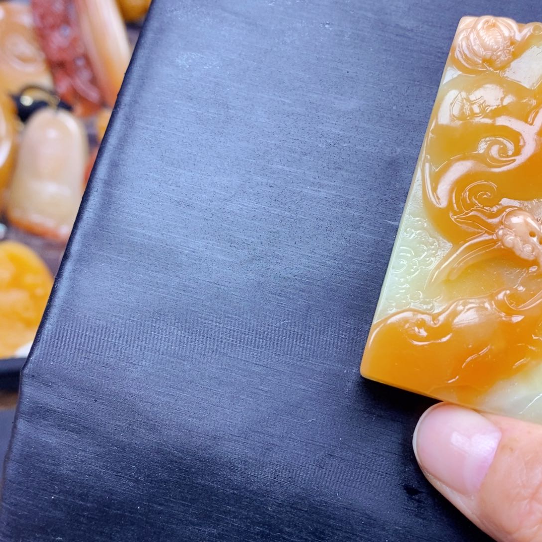 石英质玉（黄龙玉）颈饰未镶嵌