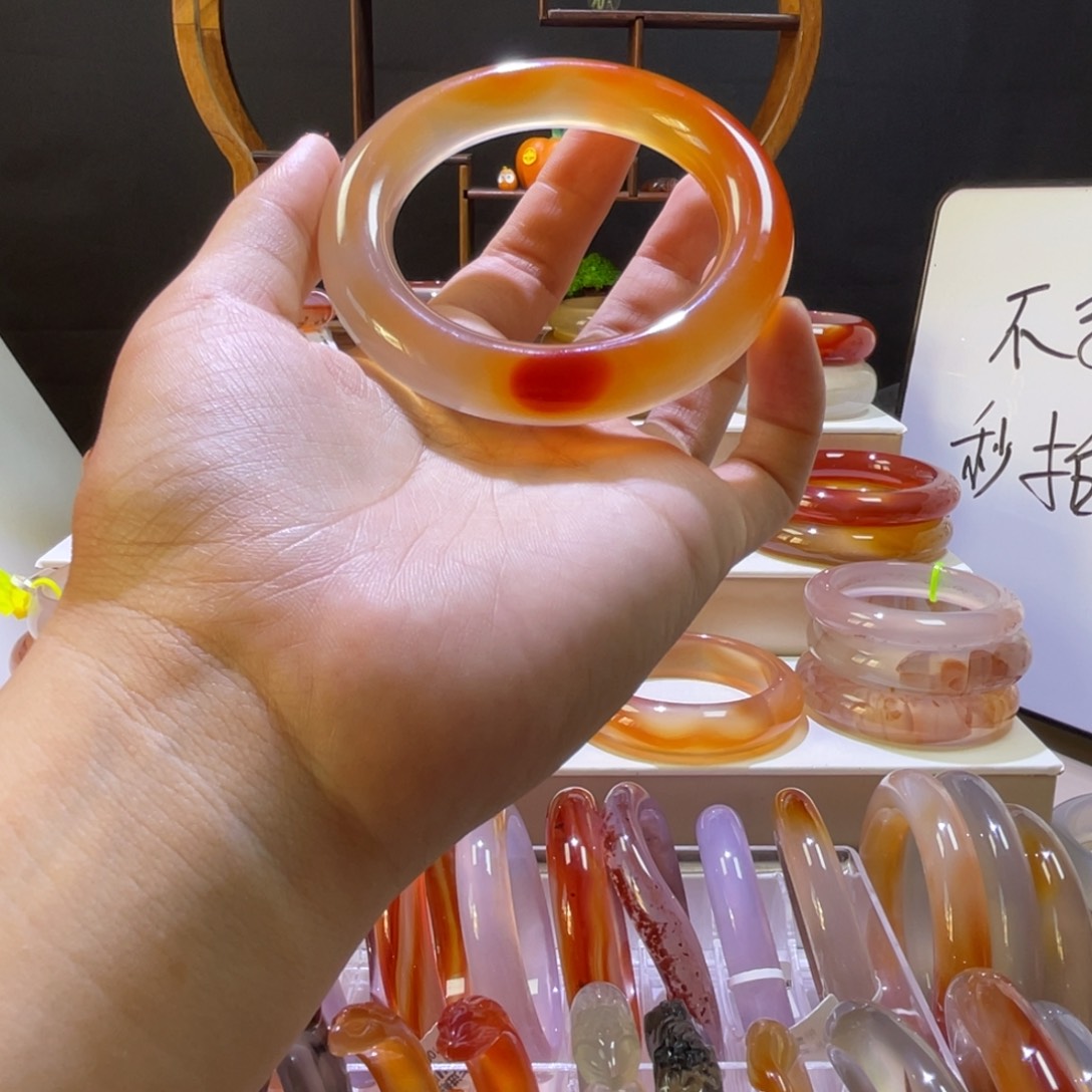 番****玛瑙/玉髓手镯未镶嵌