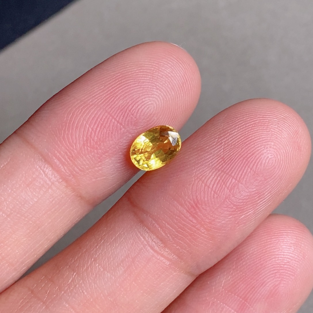 蓝宝石裸石未镶嵌天然老烧黄蓝宝