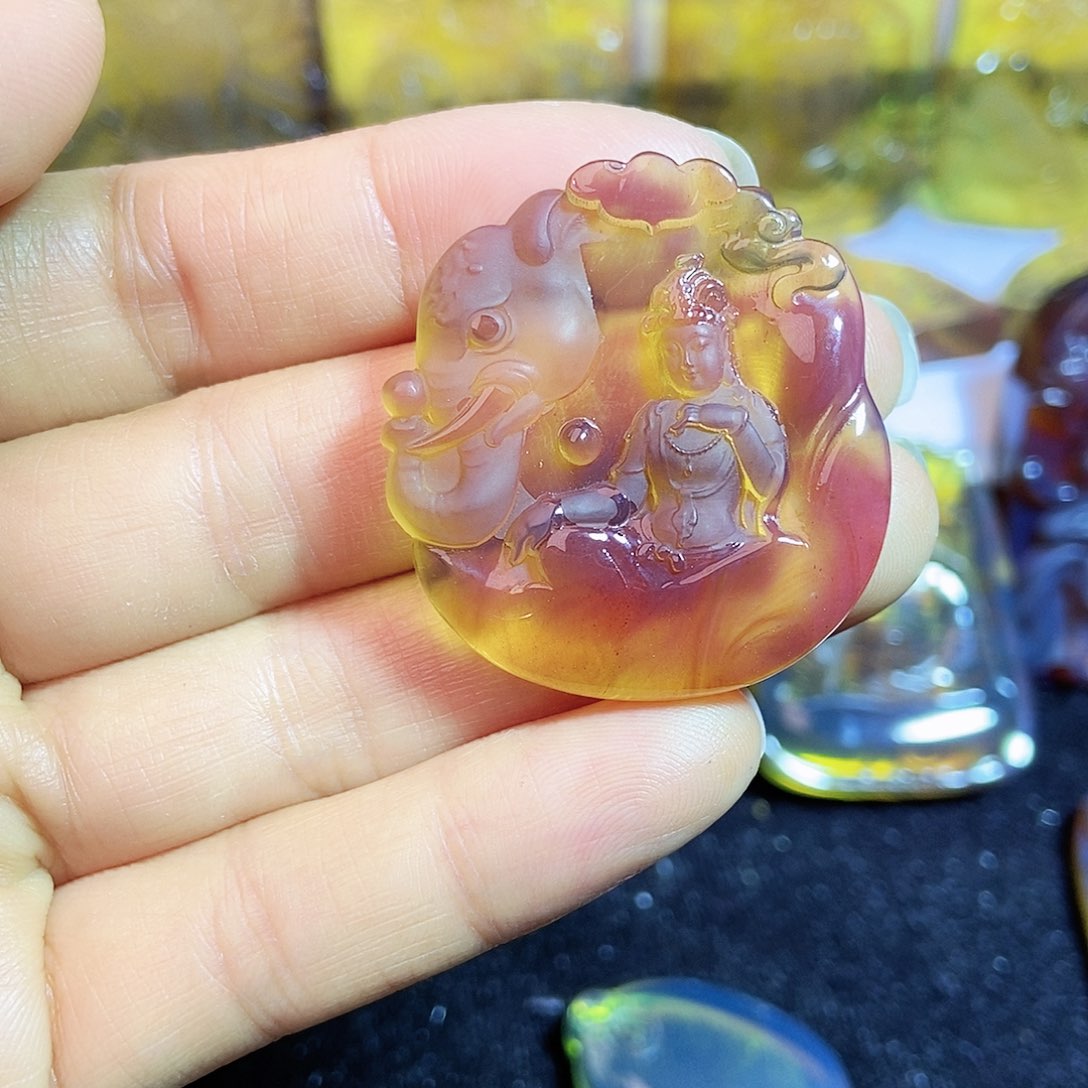 琥珀颈饰未镶嵌普贤菩萨