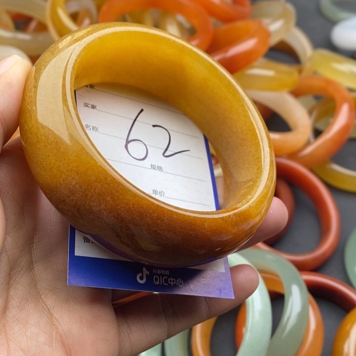 未镶嵌手镯石英质玉