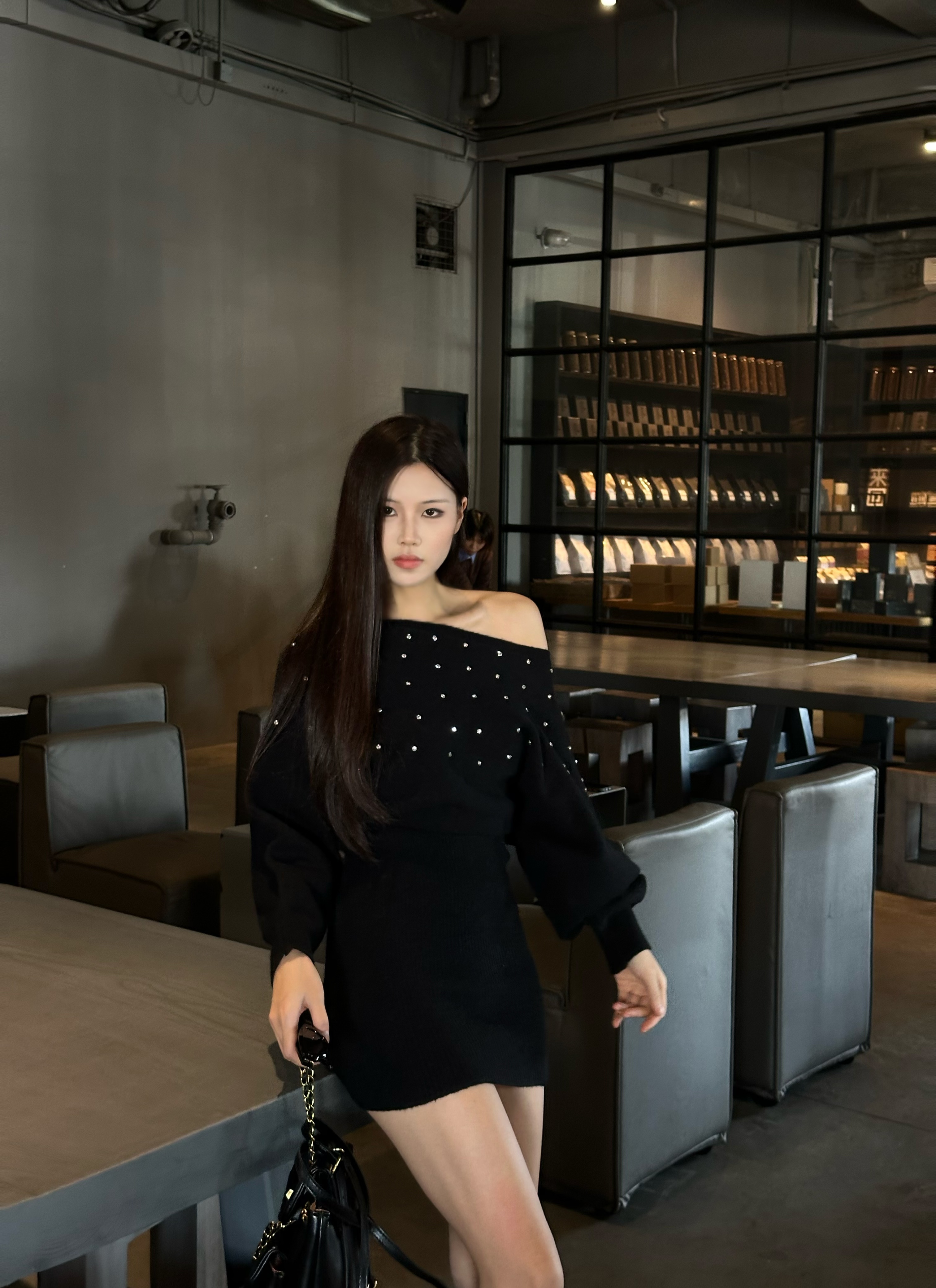 【哩哩】小香风烫钻针织连衣裙女秋冬纯欲性感一字肩包臀裙蝙蝠袖