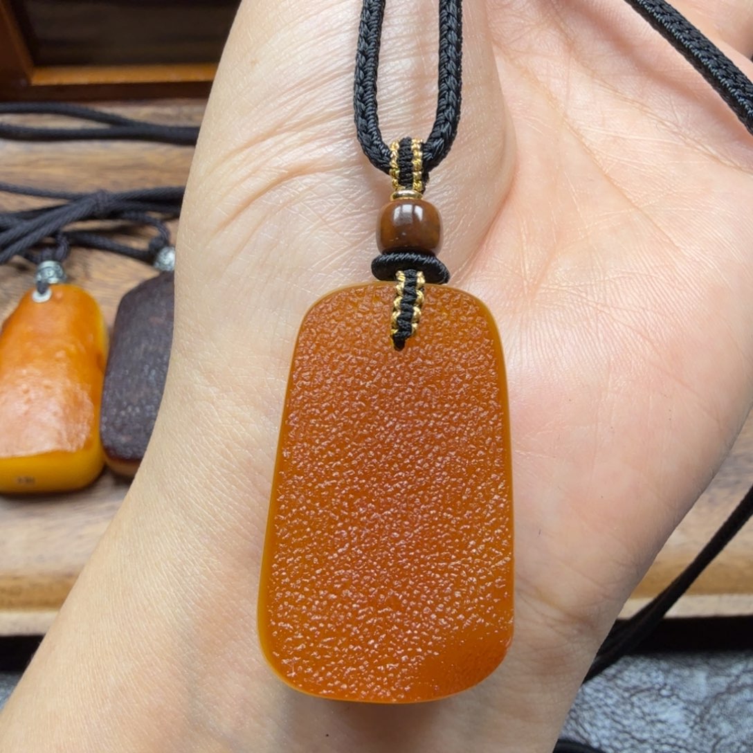 未镶嵌吊坠(赠链)琥珀