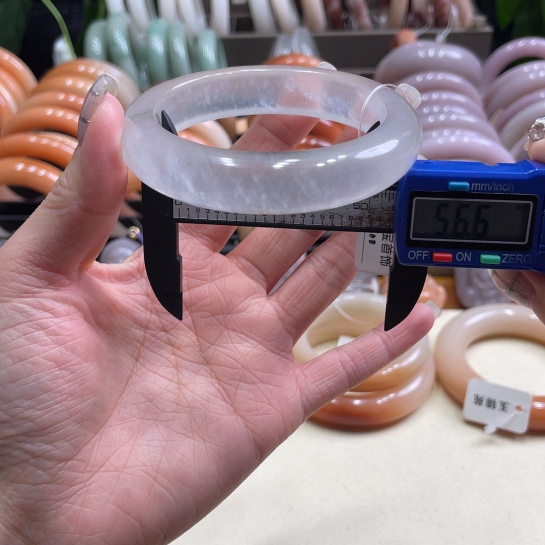 未镶嵌手镯石英质玉