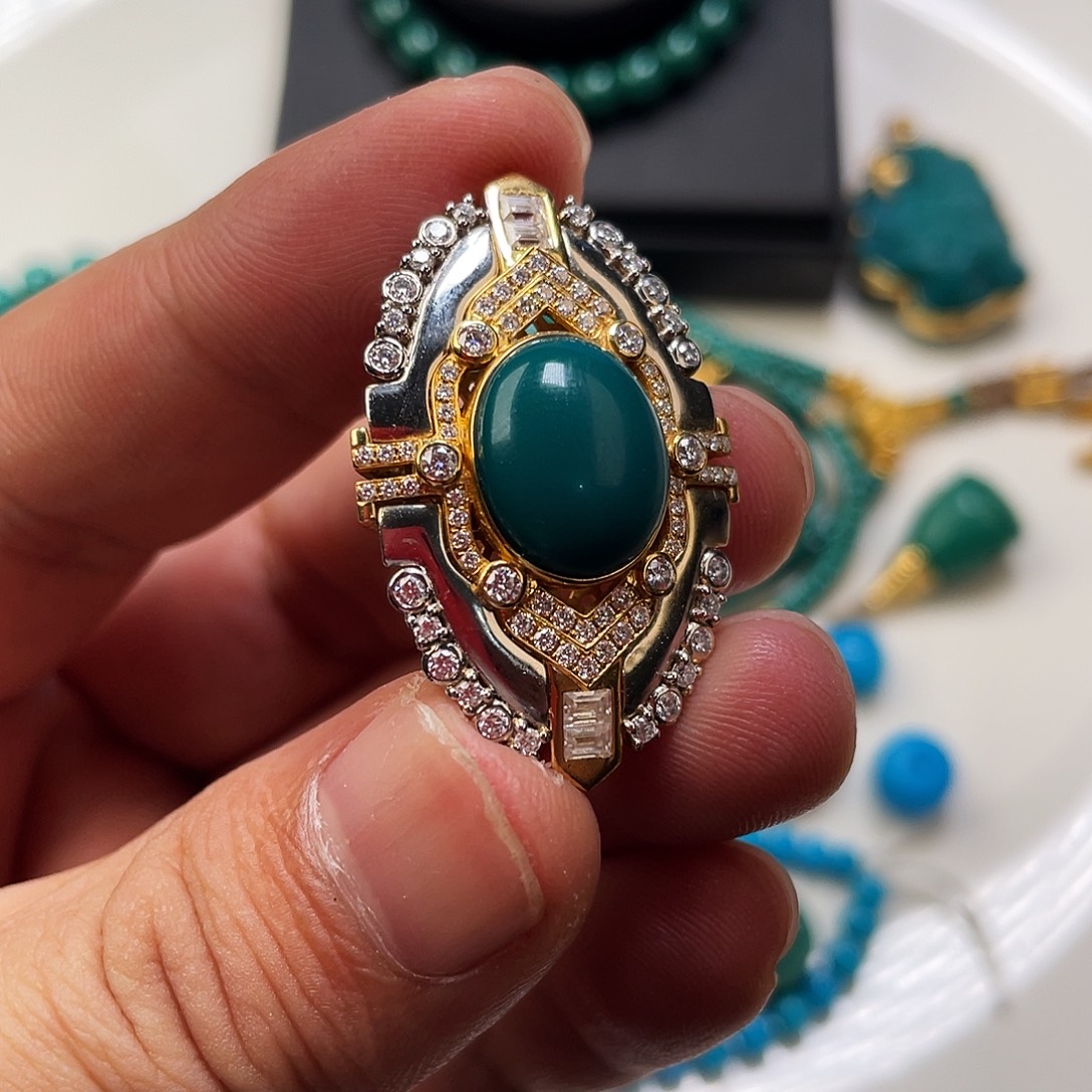 绿松石18K金镶嵌世界之眼吊坠