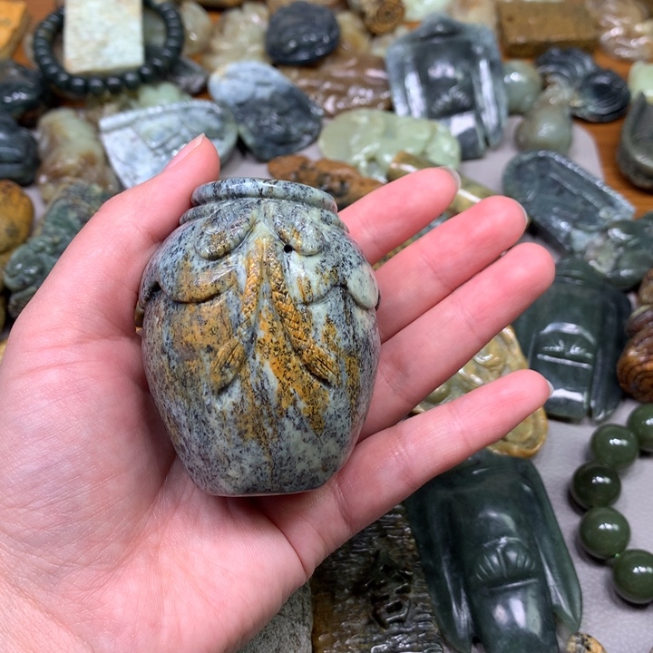 岫岩河磨玉（透闪石质玉）挂件未镶嵌热****瑞