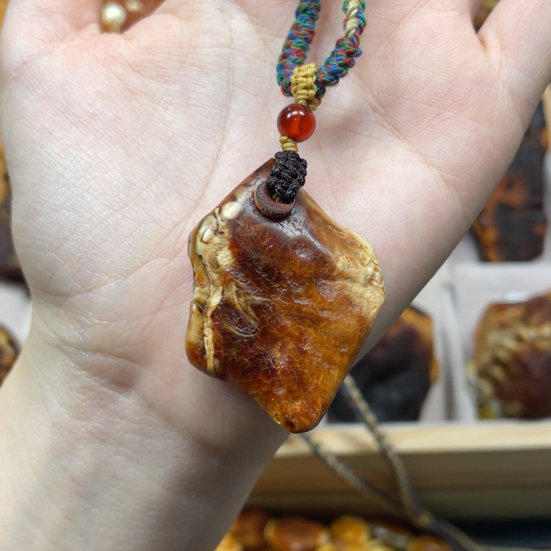 琥珀珠宝奇石未镶嵌