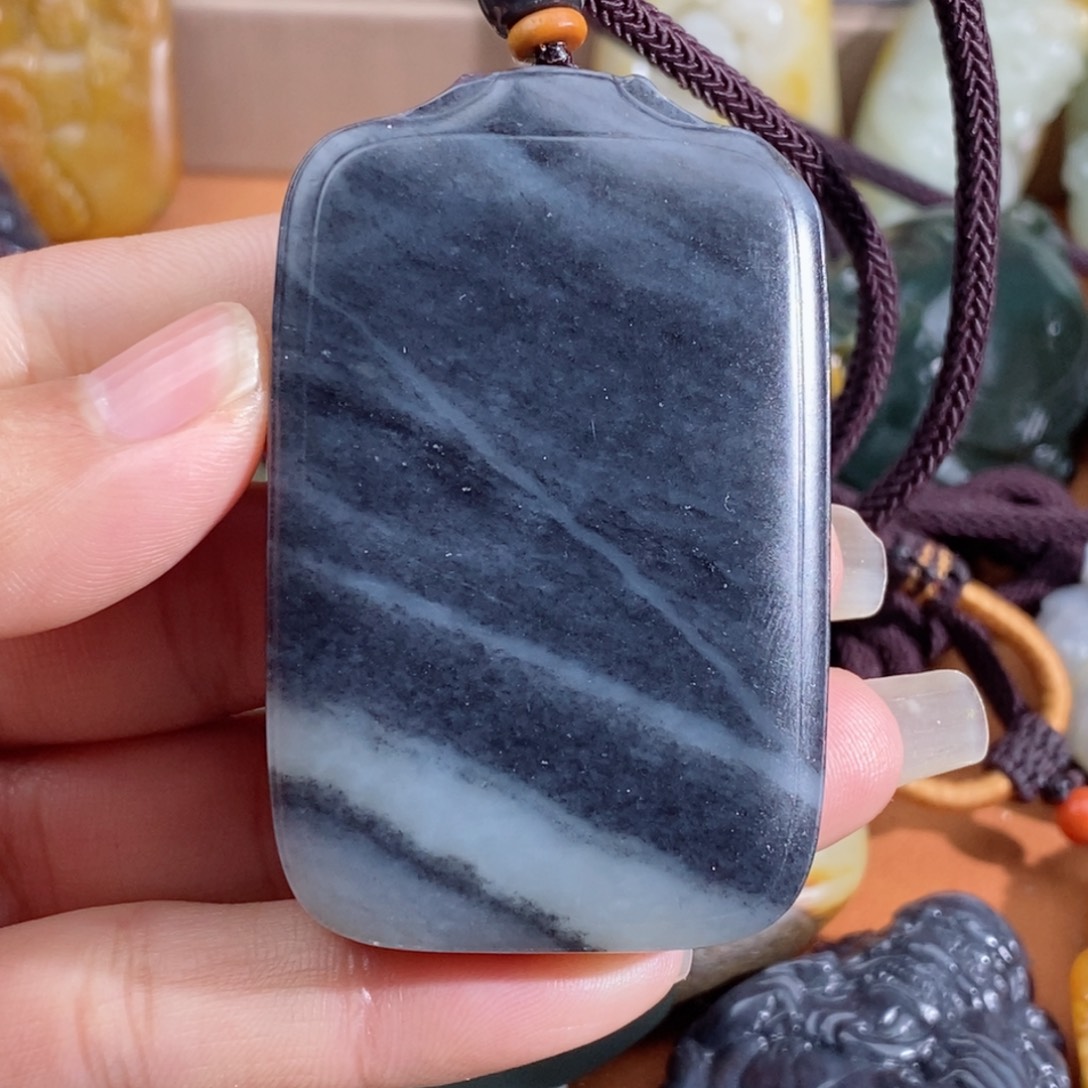 陈***7和田玉未镶嵌颈饰