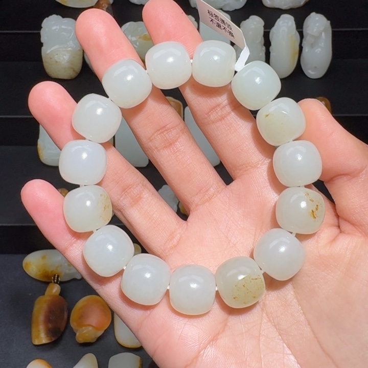 和田玉颈饰未镶嵌奋*期