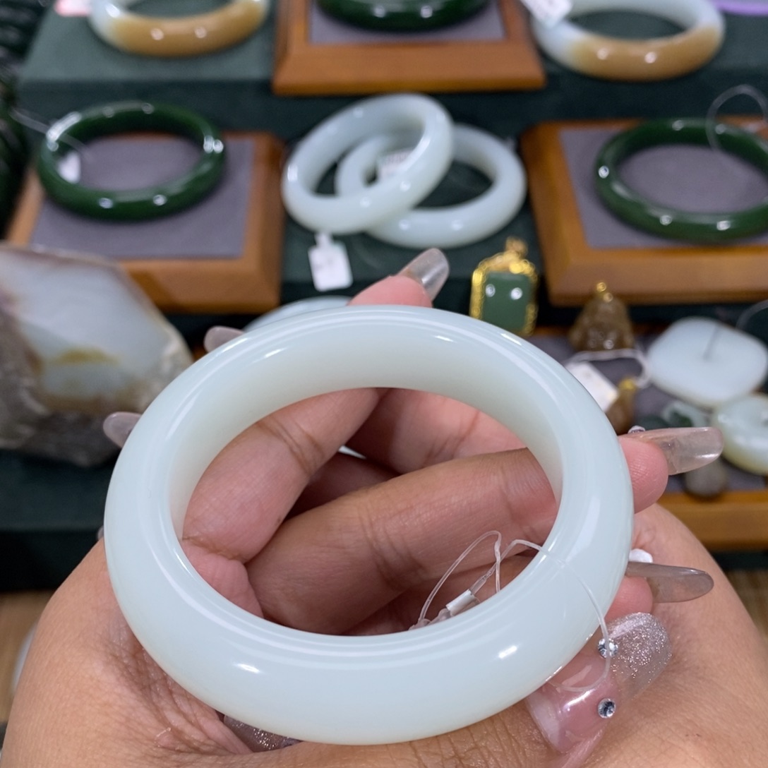 和田玉手镯未镶嵌