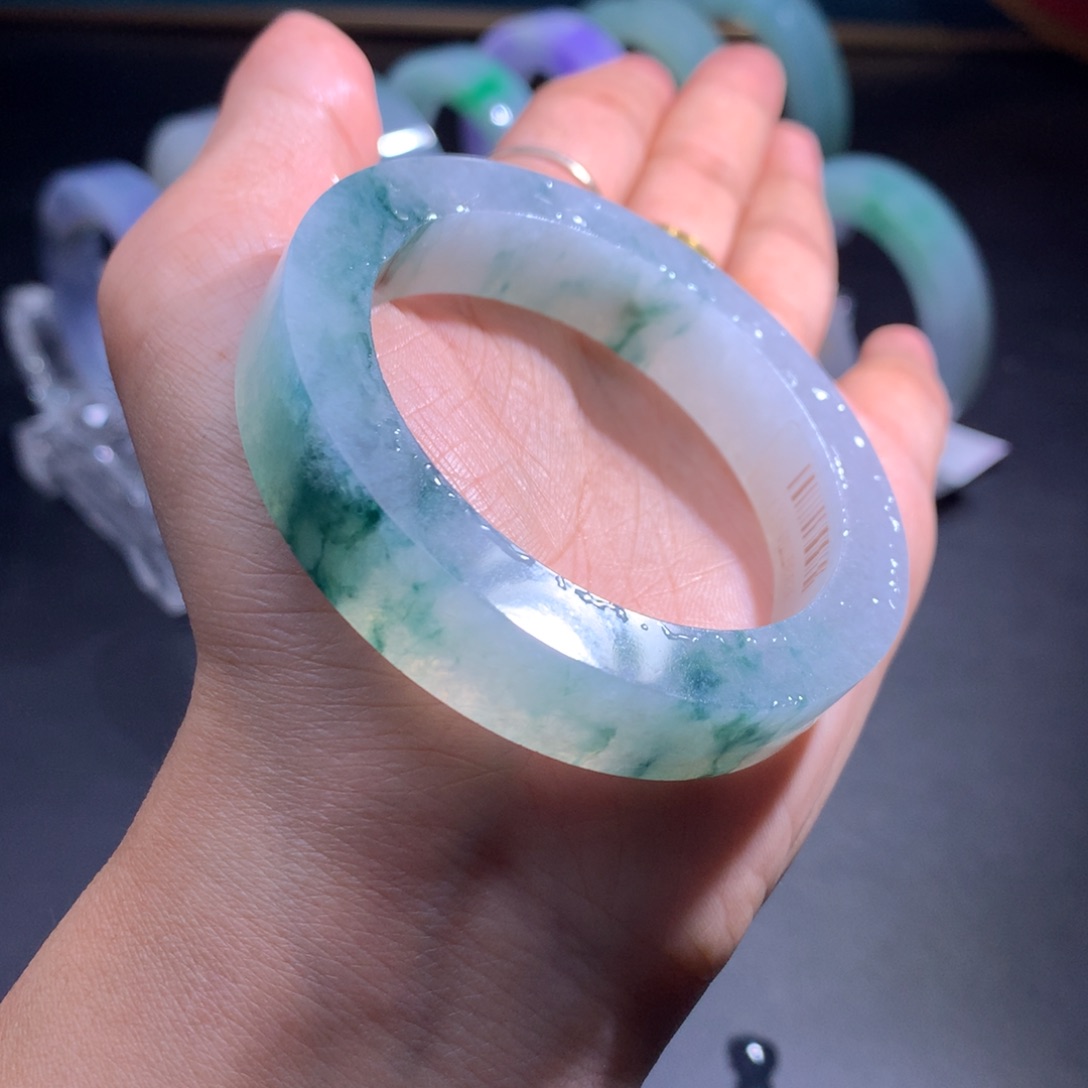 未镶嵌翡翠手镯定制翡翠踏*