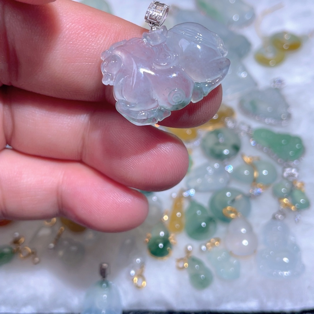 翡翠18K金镶嵌颈饰