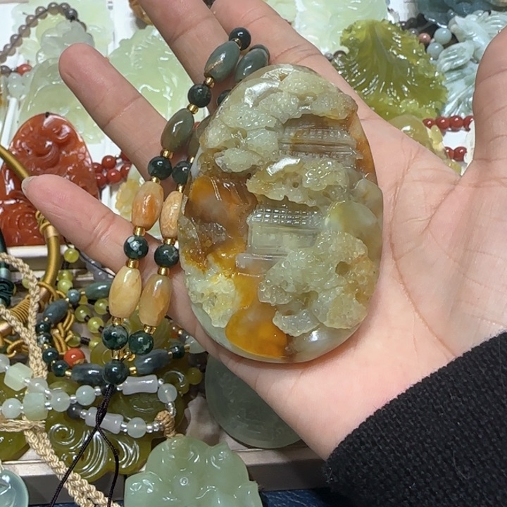 蛇纹石玉吊坠未镶嵌