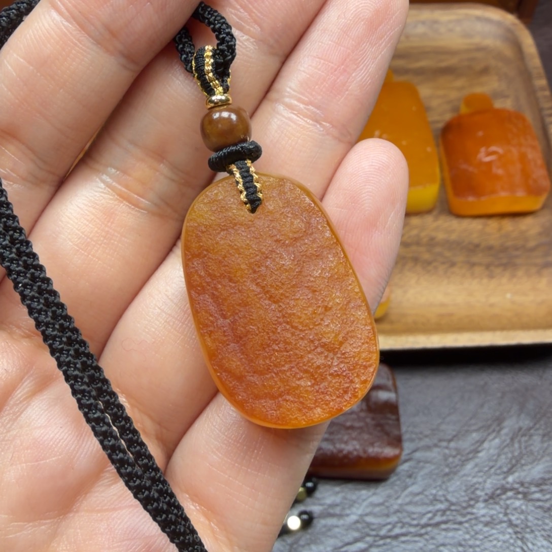 琥珀未镶嵌吊坠(赠链)