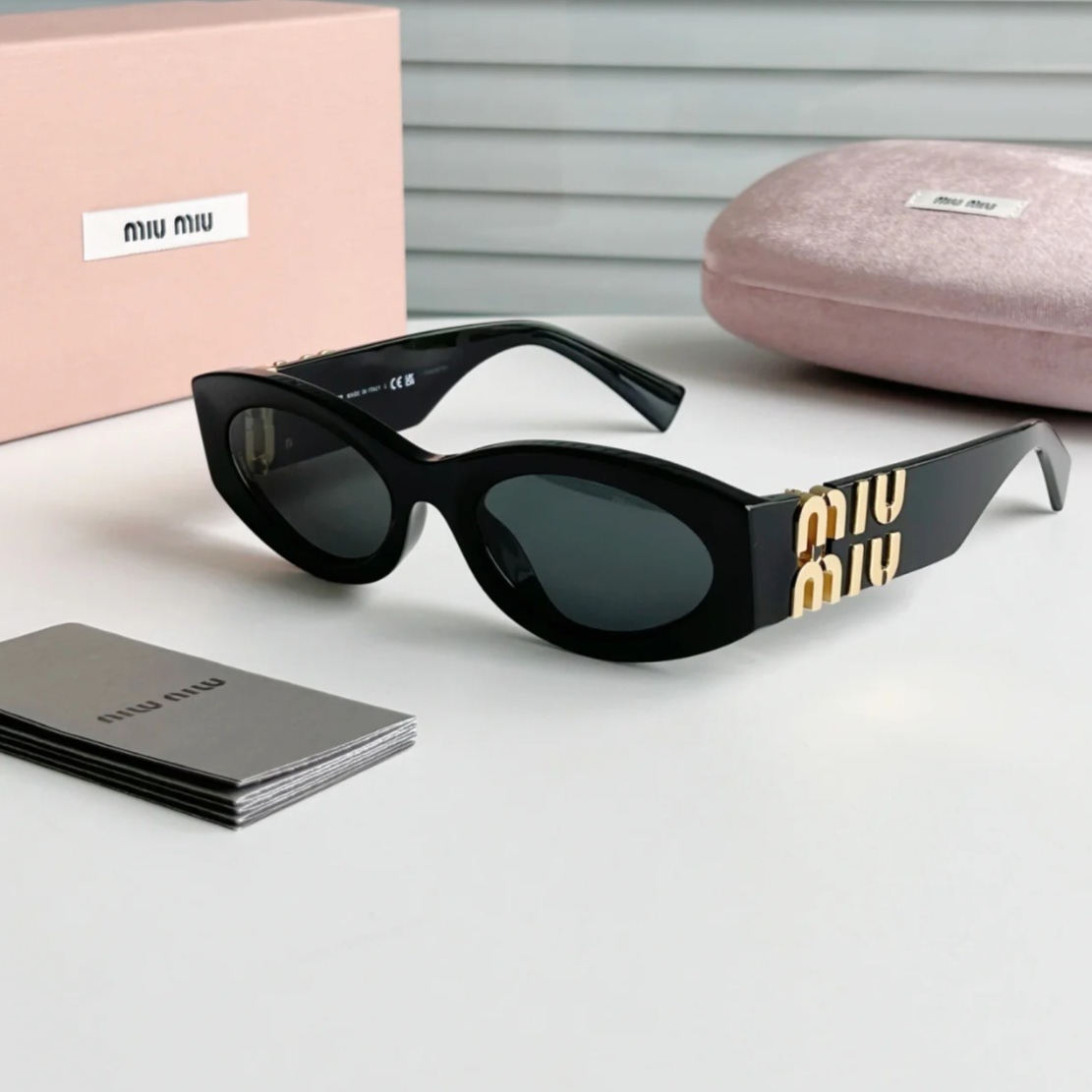 99新 MIU MIU/缪缪 蔚蓝中古/黑色镜框 墨镜 闲置