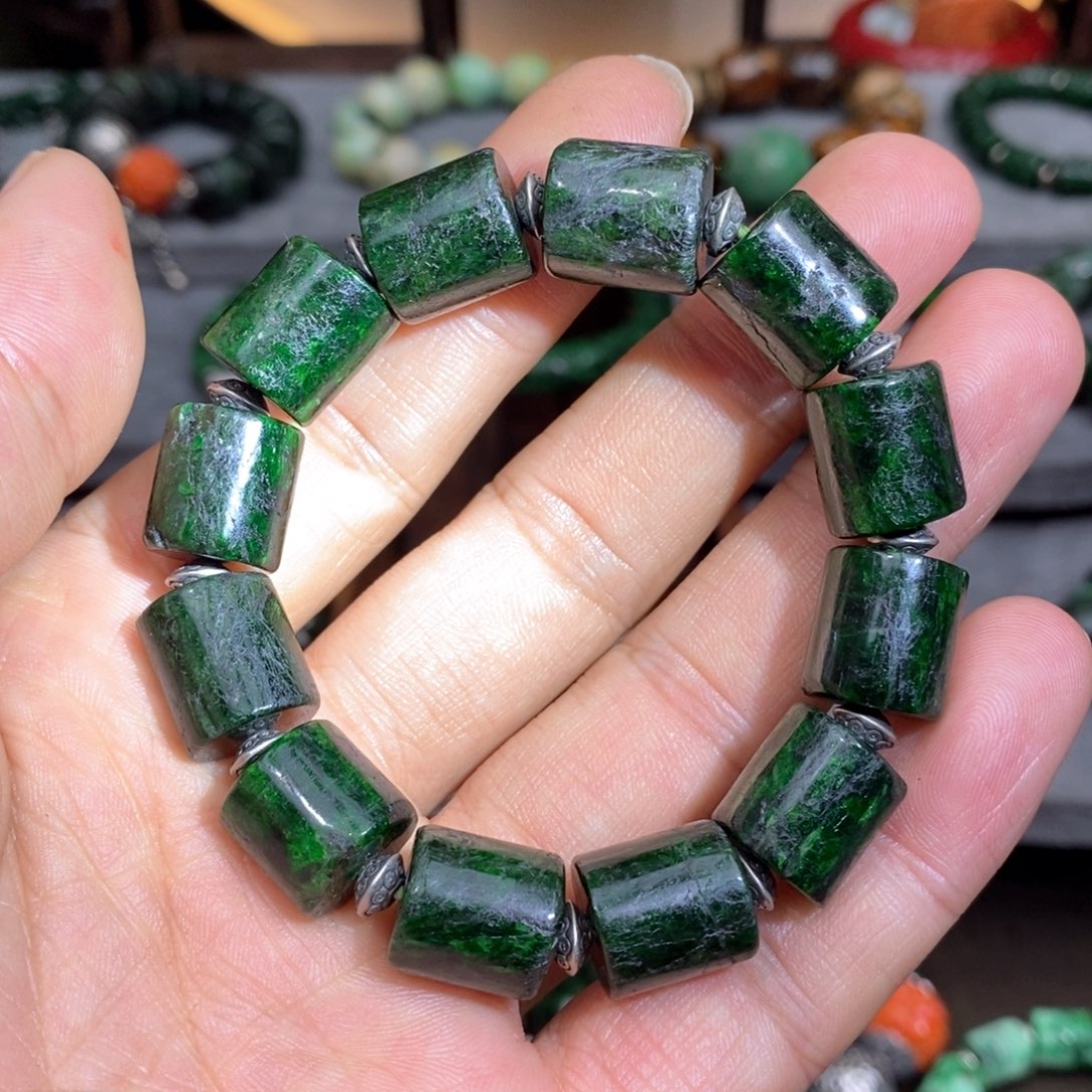 翡翠手链未镶嵌漂亮美眉