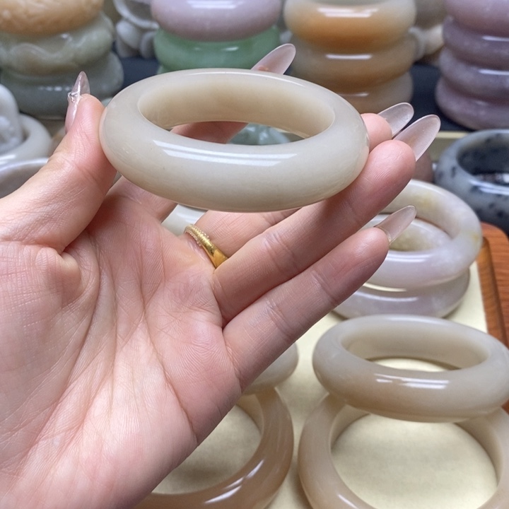 石英岩玉手镯未镶嵌