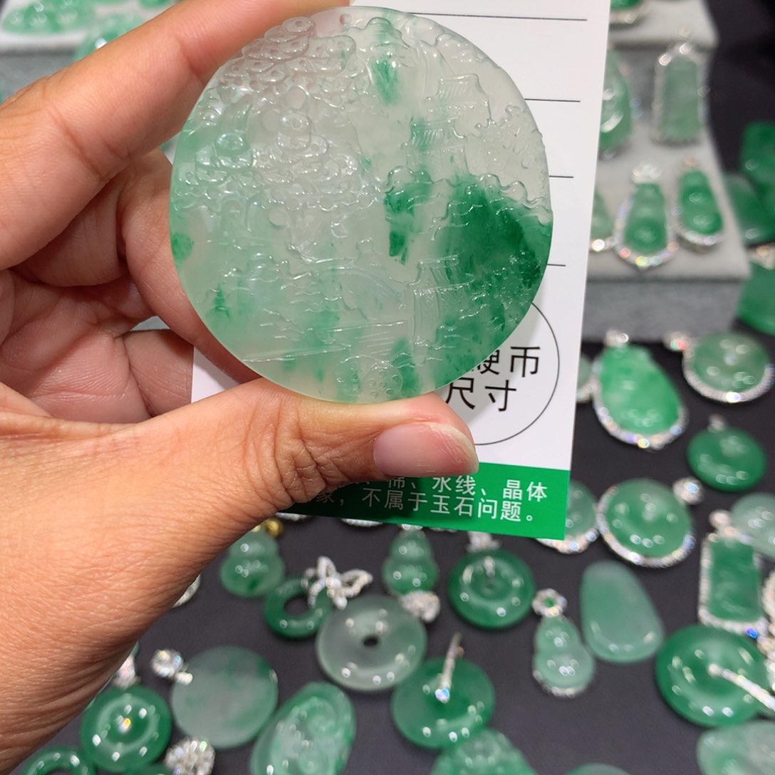 颈饰未镶嵌石英质玉（非洲翠）静*