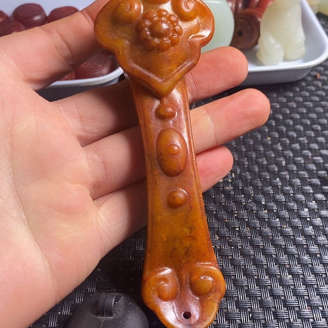 岫玉未镶嵌珠宝奇石