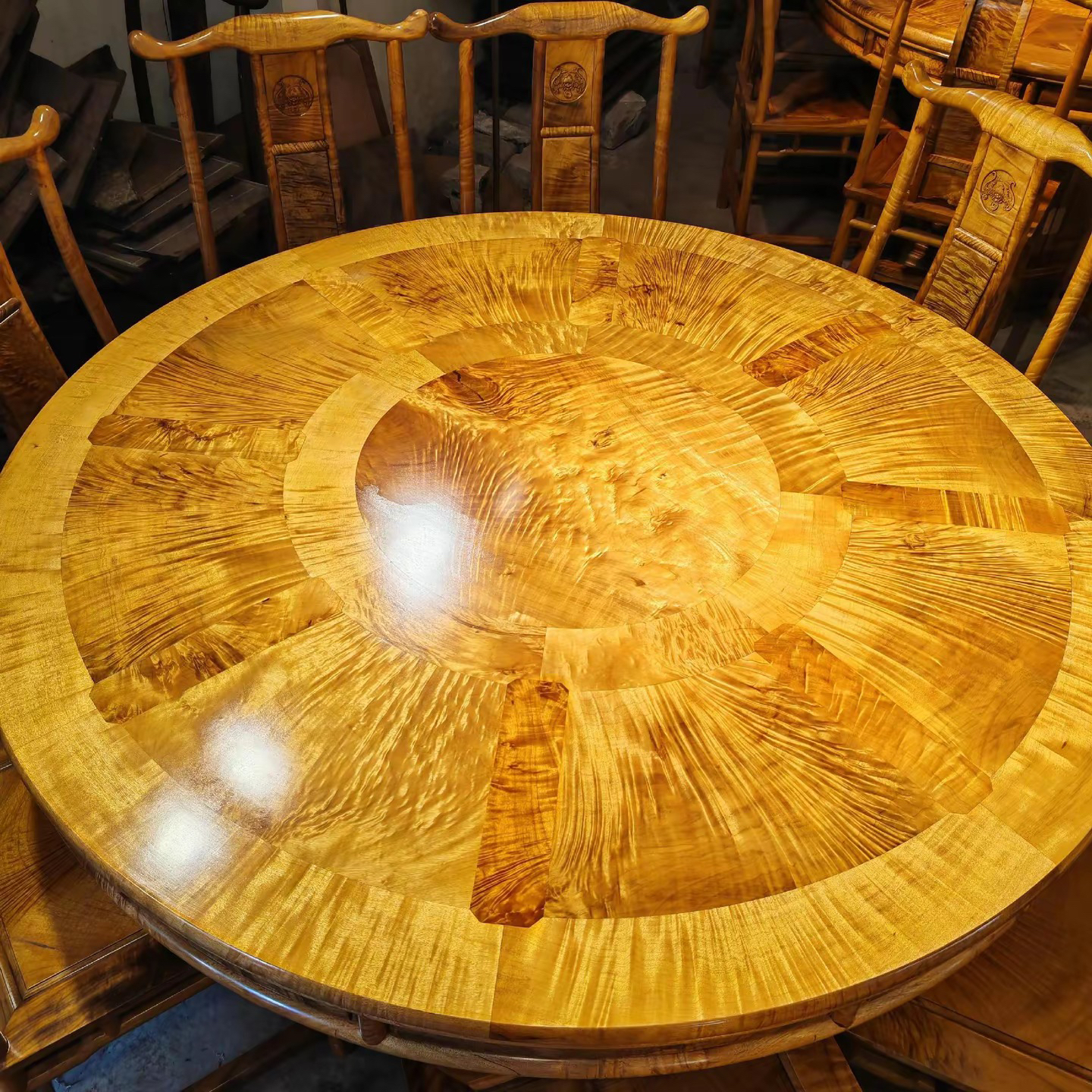 金丝楠木155圆餐桌配八椅子现货直发