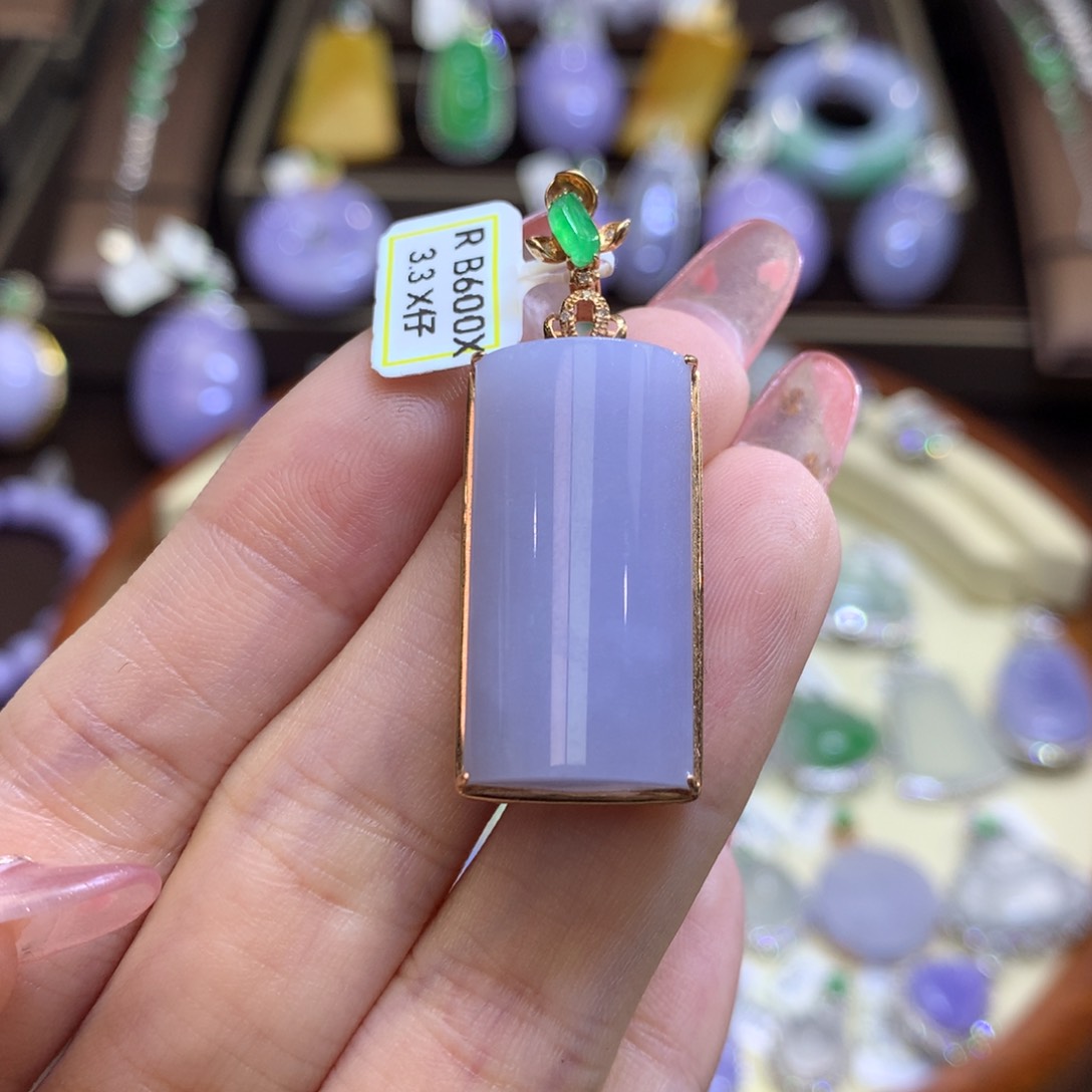 翡翠颈饰18K金镶嵌翡翠