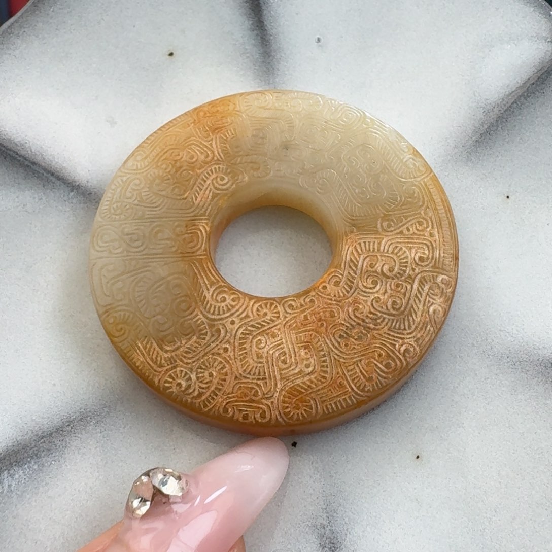 摆件陶字***震佩戴瓷器的时候