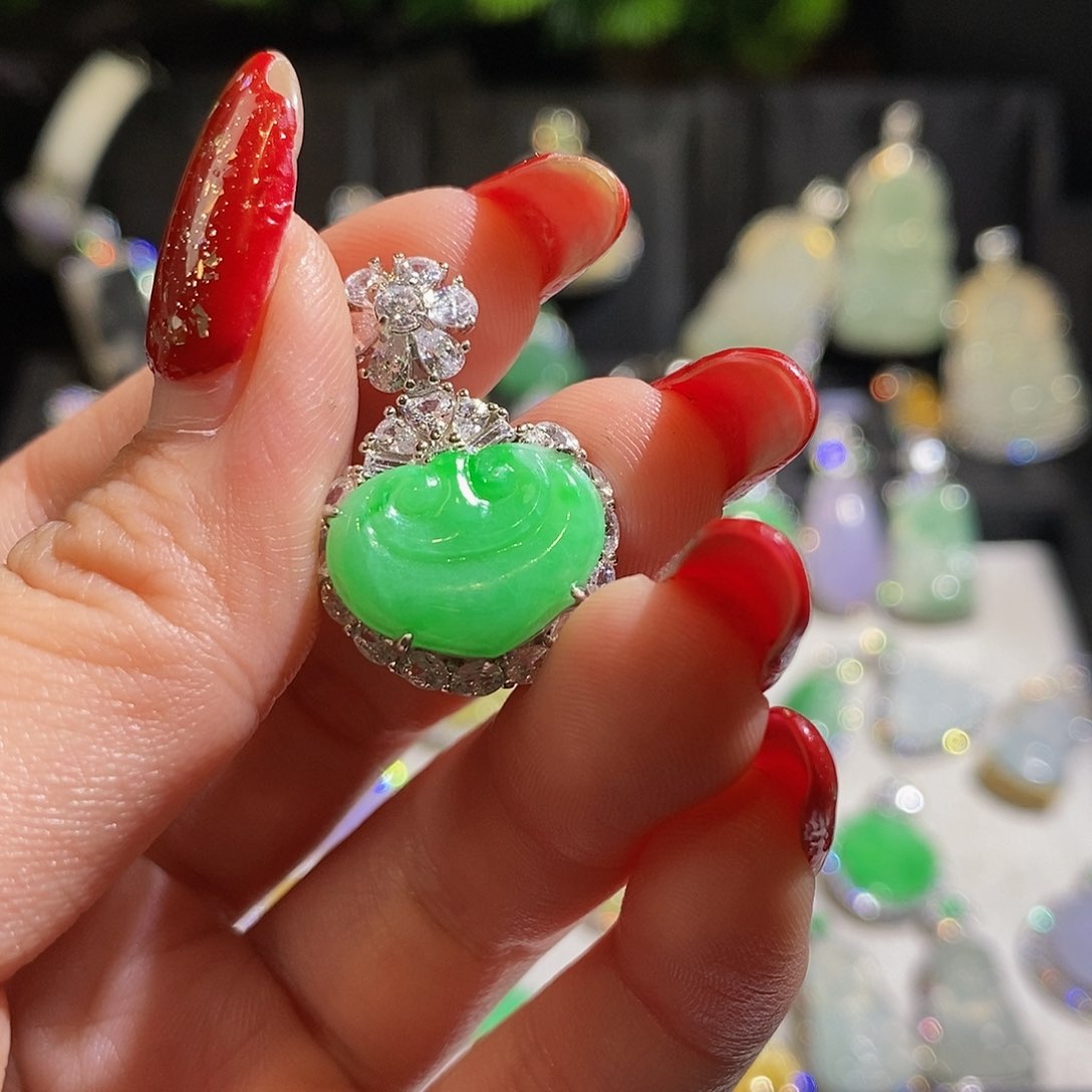 翡翠颈饰银S925镶嵌是**呀天然翡翠